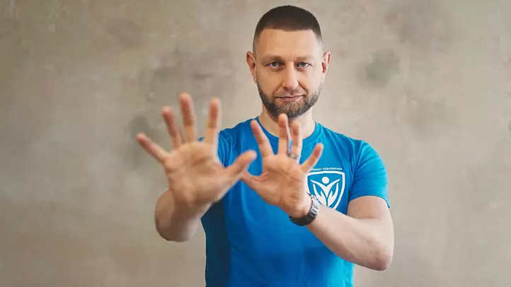Z hluboké bažiny domácího násilí se oběť bez pomoci nevyhrabe